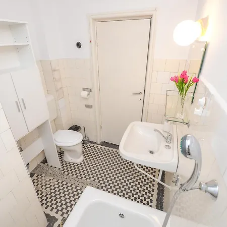 Leisure & Business Embassy Apartment