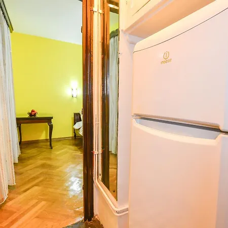 Leisure & Business Embassy Apartman *